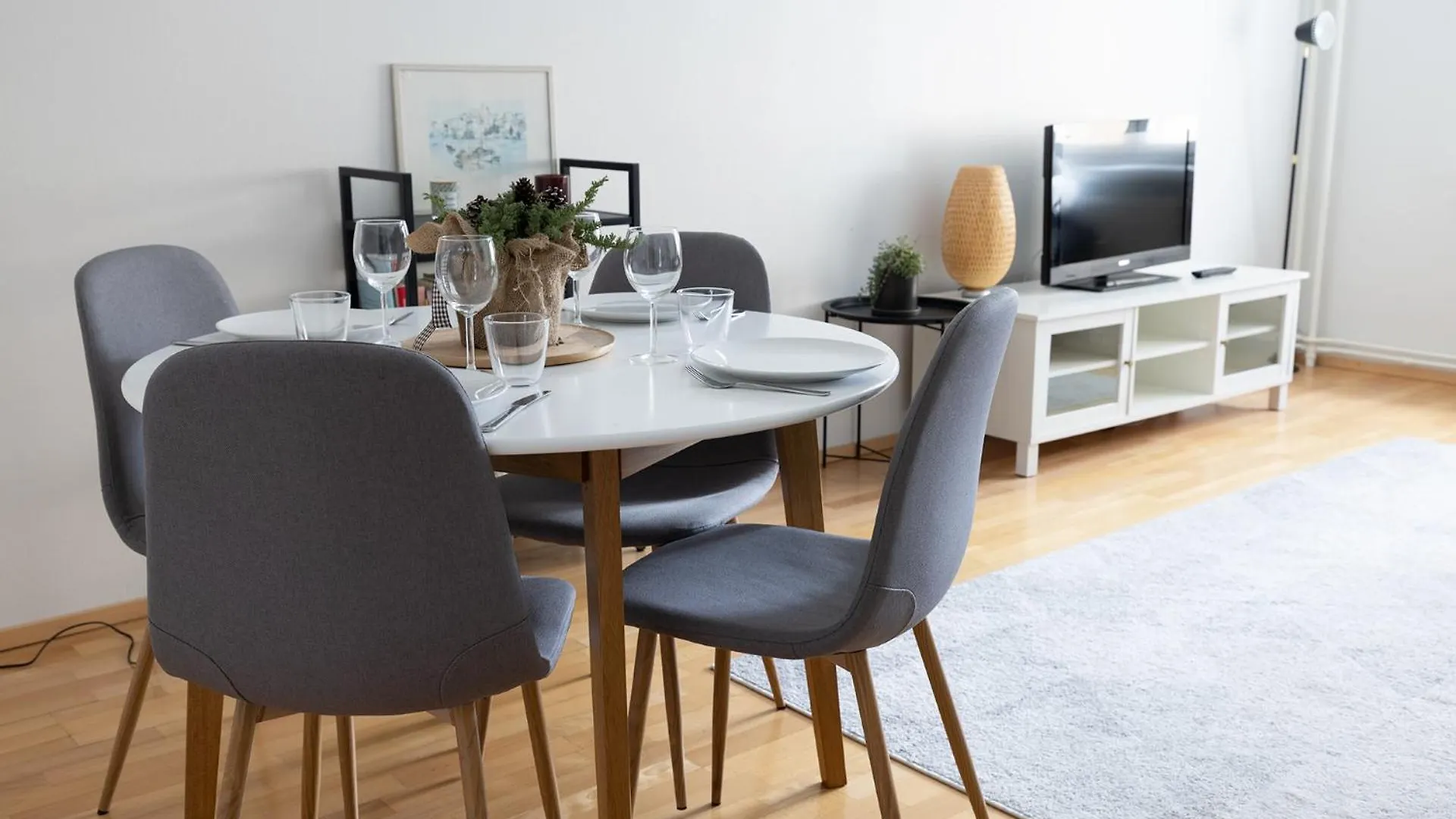 2Ndhomes Charming Central 1Br City Apartment With Great Location contacts